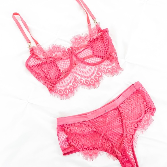Chantilly Lace Bra & Panty Set (S-5X) - Picture 4 of 5